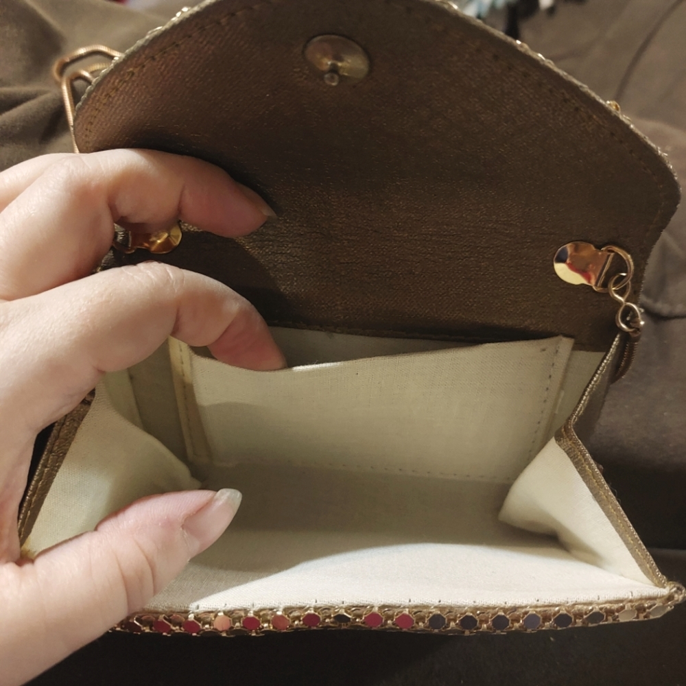 Gold Coin Mesh Vintage Clutch - Picture 4 of 9